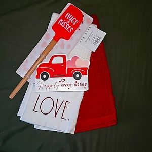 Valentine's Day RAE DUNN kitchen towel and spatula set ❤️
